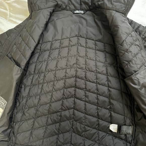 The North Face Boys Thermoball Eco Jacket - Picture 4 of 5